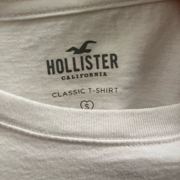 Hollister Classic T-Shirt. Size Small. White with an embroidered landscape. - Picture 3 of 3